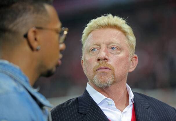 Jerome BOATENG (FCB 17) Boris Becker, Sky Fernsehen, TV, Medien, Fernsehuebertagung, Live, Liveuebertragung, Pay-TV, Bezahlfernsehen, Fernsehsender Interview FC BAYERN MUENCHEN - BENFICA LISSABON Quarterfinal, Football UEFA Champions League, Munich, 05.04.2016 CL Saison 2015 2016