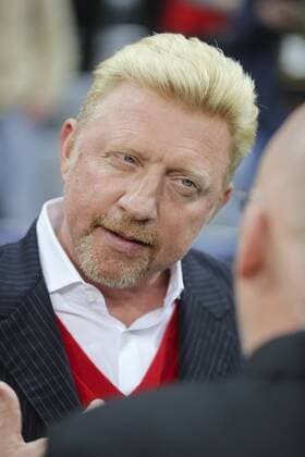 Boris Becker Halbfigur, Freisteller , Aktion, Einzelbild, Portrait, Porträt, Sky Fernsehen, TV, Medien, Fernsehuebertagung, Live, Liveuebertragung, Pay-TV, Bezahlfernsehen, Fernsehsender Interview FC BAYERN MUENCHEN - BENFICA LISSABON 1-0 Quarterfinal, Football UEFA Champions League, Munich, 05.04.2016 CL Saison 2015 2016