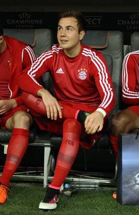 Fussball, Champions League, 2015 2016, Herren, Achtelfinale, Rückspiel, 05.04.2016, FC Bayern München - Benfica Lissabon v.l. Ersatzbank, Reserve, Mario Götze, FC Bayern München,