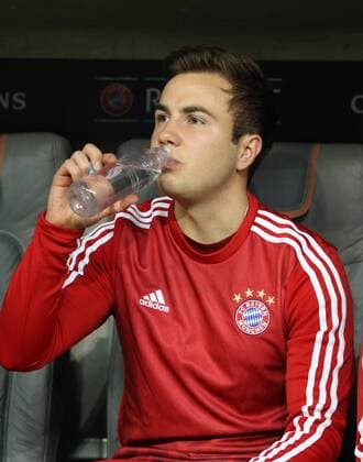 Fussball, Champions League, 2015 2016, Herren, Achtelfinale, Rückspiel, 05.04.2016, FC Bayern München - Benfica Lissabon v.l. Ersatzbank, Reserve, Mario Götze, FC Bayern München,