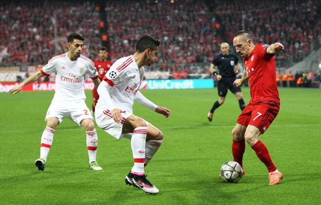 Fussball, Champions League, 2015 2016, Herren, Viertelfinale, Hinspiel, 05.04.2016, FC Bayern München - Benfica Lissabon 1-0, v.l. Aktion, Zweikampf, Spielszene, action, Luis Miguel Afonso Fernandes Pizzi , Benfica Lissabon, AndrŽ Almeida , Benfica Lissabon, Franck Ribery, FC Bayern München,