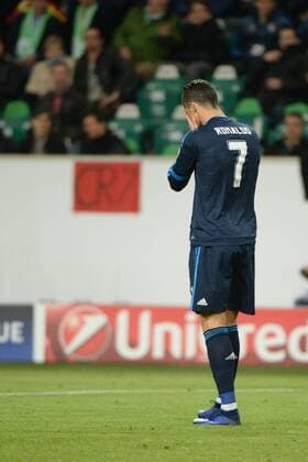 v.li.: Cristiano RONALDO (Real Madrid, CR7, 7) nach vergebener Torchance, enttäuscht schauend, Enttäuschung, Frustration, disappointed, pessimistisch, decepcionado, Freisteller, Einzelbild, Aktion, Action, Fussball, UEFA Champions League, VfL Wolfsburg - Real Madrid, xslx