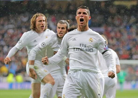 Cristiano RONALDO, Real Madrid 7 Torschuss, schiesst das Tor zum 2-0 Jubel, Freude, Emotionen, Feiern, Lachen, jubelt, freuen, reisst die Arme hoch, ballt die Faust REAL MADRID - VFL WOLFSBURG Quarterfinal, Football UEFA Champions League, Wolfsburg, 12.04.2016 CL Saison 2015 2016