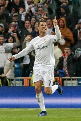 Fußball, Bundesliga, UEFA Champions League, Real Madrid - VfL Wolfsburg; Cristiano Ronaldo (CR7, Real Madrid, 7) Jubel, Torjubel, Freude, Emotion, Torerfolg, Aktion, action, goal, goal celebration, celebrates. Freisteller, Einzelbild, Aktion, action. xtgx