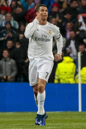 Fußball, Bundesliga, UEFA Champions League, Real Madrid - VfL Wolfsburg; Cristiano Ronaldo (CR7, Real Madrid, 7) Jubel, Torjubel, Freude, Emotion, Torerfolg, Aktion, action, goal, goal celebration, celebrates gibt Anweisungen, gestikuliert, mit den Armen gestikulieren, gives instructions, gesticulate . xtgx
