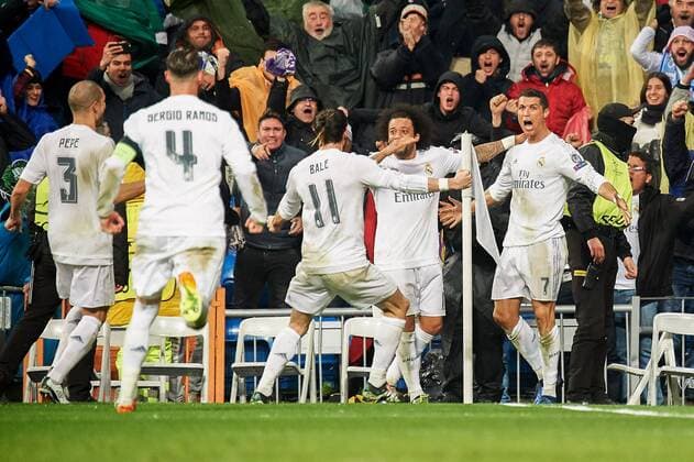 Die Spieler von Real Madrid jubeln mit dem Dreifach Torschützen Cristiano Ronaldo (Real, CR7, 7, ganz rechts) über das Tor zum 3:0, Jubel, Torjubel, Torerfolg, celebrate the goal, goal, celebration, Jubel ueber das Tor, optimistisch, Action, Aktion, xjgx