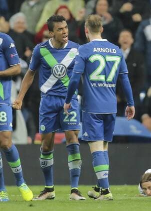 Luiz GUSTAVO, WOB 22 Maximilian ARNOLD, WOB 27 Aggression, aggressiv, Verhalten, Emotion, unsportlich, Emotionen, Gefuehle, Reaktion, Wut, wuetend, schrei, Wutausbruch, Aktion REAL MADRID - VFL WOLFSBURG 3-0 Quarterfinal, Football UEFA Champions League, Wolfsburg, 12.04.2016 CL Saison 2015 2016