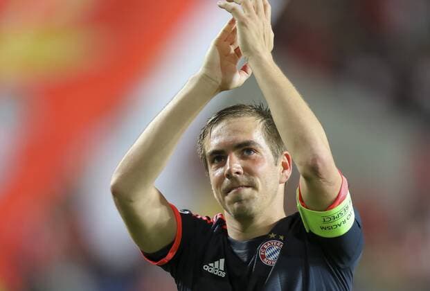 Philipp Lahm (FCB 21) Jubel, Freude, Emotionen, Feiern, Lachen, jubelt, freuen, reisst die Arme hoch, ballt die Faust BENFICA LISSABON - FC BAYERN MUENCHEN 2-2 Quarterfinal, Football UEFA Champions League, Lissabon, 13.04.2016 Rueckspiel CL Saison 2015 2016