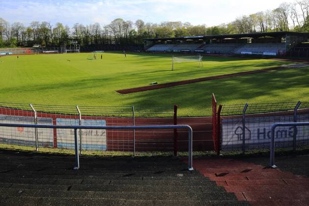 Stimbergstadion in Oer-Erkenschwick, Ruhrgebiet, Nordrhein-Westfalen, Heimstaette der SpVgg Erkenschwick und von TuS 09 Erkenschwick D-Oer-Erkenschwick, Ruhrgebiet, Westfalen, Nordrhein-Westfalen, NRW, Stimbergstadion, Fussballstadion, Leichtathletikstadion, SpVgg Erkenschwick, TuS 09 Erkenschwick, D-Oer-Erkenschwick, Ruhr area, Westphalia, North Rhine-Westphalia, NRW, Stimberg Stadium, football stadium, track and field stadium, SpVgg Erkenschwick, TuS 09 Erkenschwick