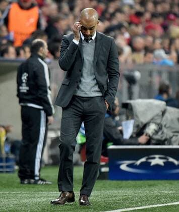 03.05.2016, xjhx, Fussball Champions League, FC Bayern Muenchen - Atletico Madrid, emspor, v.l. Josep Pep Guardiola (Trainer FC Bayern Muenchen) enttaeuscht, enttaeuscht schauend, dissapointed gibt Anweisungen, gestikuliert, mit den Armen gestikulieren gives instructions, gesticulate, gesticolando. Muenchen
