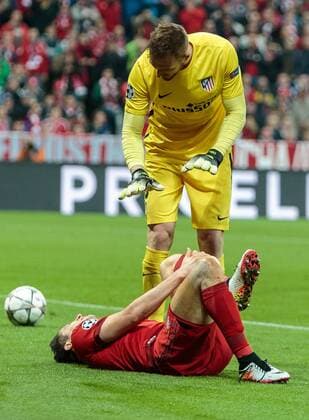 03.05.2016, Allianz Arena, Muenchen, GER, UEFA CL, FC Bayern Muenchen vs Atletico Madrid, Halbfinale, Rueckspiel, im Bild Jan Oblak (Atletico Madrid), Robert Lewandowski (FC Bayern Muenchen) Jan Oblak (Atletico Madrid), Robert Lewandowski (FC Bayern Muenchen) during the UEFA Champions League semi Final, 2nd Leg match between FC Bayern Munich and Atletico Madrid at the Allianz Arena in Muenchen, Germany on 2016 05 03. Muenchen EP_fei