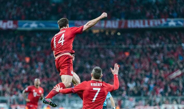 03.05.2016, Allianz Arena, Muenchen, GER, UEFA CL, FC Bayern Muenchen vs Atletico Madrid, Halbfinale, Rueckspiel, im Bild Torjubel Bayern Muenchen nach dem 1:0 durch Xabi Alonso (FC Bayern Muenchen), Franck Ribery (FC Bayern Muenchen) Goal Celebration after the Opening Goal from Xabi Alonso (FC Bayern Muenchen) Franck Ribery (FC Bayern Muenchen) during the UEFA Champions League semi Final, 2nd Leg match between FC Bayern Munich and Atletico Madrid at the Allianz Arena in Muenchen, Germany on 2016 05 03. Muenchen EP_fei