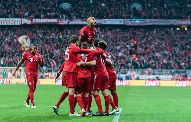 03.05.2016, Allianz Arena, Muenchen, GER, UEFA CL, FC Bayern Muenchen vs Atletico Madrid, Halbfinale, Rueckspiel, im Bild Torjubel Bayern Muenchen nach dem 1:0 durch Xabi Alonso (FC Bayern Muenchen), Jerome Boateng (FC Bayern Muenchen), Thomas Mueller (FC Bayern Muenchen), Franck Ribery (FC Bayern Muenchen), David Alaba (FC Bayern Muenchen), Arturo Vidal (FC Bayern Muenchen) Goal Celebration after the Opening Goal from Xabi Alonso (FC Bayern Muenchen) Jerome Boateng (FC Bayern Muenchen) Thomas Mueller (FC Bayern Muenchen) Franck Ribery (FC Bayern Muenchen) David Alaba (FC Bayern Muenchen) Arturo Vidal (FC Bayern Muenchen) during the UEFA Champions League semi Final, 2nd Leg match between FC Bayern Munich and Atletico Madrid at the Allianz Arena in Muenchen, Germany on 2016 05 03. Muenchen EP_fei