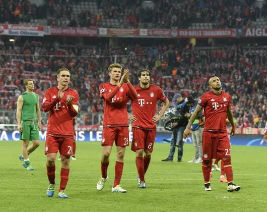 03.05.2016, Fussball UEFA Champions League 2015 2016, Halbfinale, Rückspiel, FC Bayern München - Atletico Madrid, in der Allianz-Arena München, Frust bei den Bayern nach dem Ausscheiden. v.li: Philipp Lahm (FC Bayern München), Thomas Müller (FC Bayern München), Javi Martinez (FC Bayern München), Arturo Vidal (FC Bayern München),