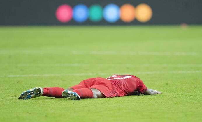 David ALABA, FCB 27 Emotionen, enttaeuscht, Enttaeuschung, Frust, frustriert, Trauer ,traurig, verzweifelt, Verzweiflung FC BAYERN MUENCHEN - ATLETICO MADRID 2-1 Semifinal, Football UEFA Champions League, Muenchen, 03.05.2016 CL Saison 2015 2016