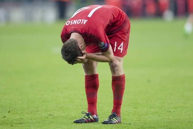 Xabi ALONSO, FCB 14 Emotionen, enttaeuscht, Enttaeuschung, Frust, frustriert, verzweifelt, Verzweiflung, Trauer, traurig, am Boden liegend FC BAYERN MUENCHEN - ATLETICO MADRID 2-1 Semifinal, Football UEFA Champions League, Muenchen, 03.05.2016 CL Saison 2015 2016
