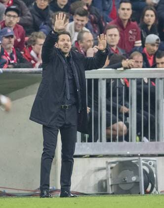 Diego SIMEONE, Atletico Trainer gestikuliert und gibt Anweisungen, Aktion, Einzelbild, Gestik, Geste, Handbewegung, zeigen, deuten FC BAYERN MUENCHEN - ATLETICO MADRID 2-1 Semifinal, Football UEFA Champions League, Muenchen, 03.05.2016 CL Saison 2015 2016
