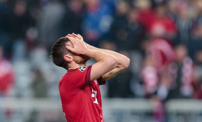 03.05.2016, Allianz Arena, Muenchen, GER, UEFA CL, FC Bayern Muenchen vs Atletico Madrid, Halbfinale, Rueckspiel, im Bild enttaeuscht Xabi Alonso (FC Bayern Muenchen) dejected Xabi Alonso (FC Bayern Muenchen) during the UEFA Champions League semi Final, 2nd Leg match between FC Bayern Munich and Atletico Madrid at the Allianz Arena in Muenchen, Germany on 2016 05 03. Muenchen EP_fei
