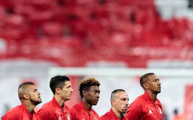 03.05.2016, Allianz Arena, Muenchen, GER, UEFA CL, FC Bayern Muenchen vs Atletico Madrid, Halbfinale, Rueckspiel, im Bild Arturo Vidal (FC Bayern Muenchen), Robert Lewandowski (FC Bayern Muenchen), David Alaba (FC Bayern Muenchen), Franck Ribery (FC Bayern Muenchen), Jerome Boateng (FC Bayern Muenchen) Arturo Vidal (FC Bayern Muenchen) Robert Lewandowski (FC Bayern Muenchen) David Alaba (FC Bayern Muenchen) Franck Ribery (FC Bayern Muenchen) Jerome Boateng (FC Bayern Muenchen) during the UEFA Champions League semi Final, 2nd Leg match between FC Bayern Munich and Atletico Madrid at the Allianz Arena in Muenchen, Germany on 2016 05 03. Muenchen EP_fei