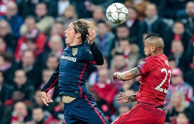 03.05.2016, Allianz Arena, Muenchen, GER, UEFA CL, FC Bayern Muenchen vs Atletico Madrid, Halbfinale, Rueckspiel, im Bild Fernando Torres (Atletico Madrid), Arturo Vidal (FC Bayern Muenchen) Fernando Torres (Atletico Madrid) Arturo Vidal (FC Bayern Muenchen) during the UEFA Champions League semi Final, 2nd Leg match between FC Bayern Munich and Atletico Madrid at the Allianz Arena in Muenchen, Germany on 2016 05 03. Muenchen EP_fei
