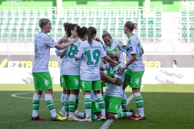 Fußball, Allianz Frauen Bundesliga, VfL Wolfsburg - TSG 1899 Hoffenheim; Jubel, Torjubel, Freude, Emotion, Torerfolg, Aktion, action, goal, goal celebration, celebrates nach 3:0 durch Zsanett Jakabfi (Wolfsburg, 3). xtgx