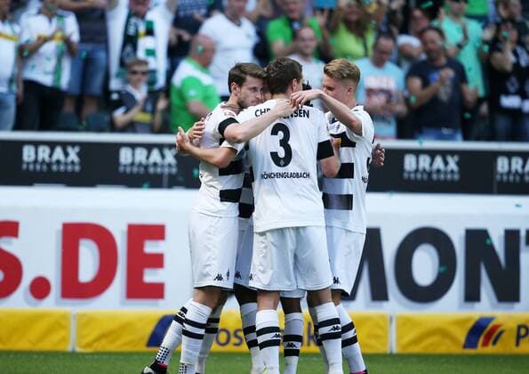 Moenchengladbach, Fussball, Herren, 1BL, Saison 2015 2016, Borussia Mönchengladbach- Bayer 04 Leverkusen , 07.05.2016, Stadion im Borussia Park, Mönchengladbach, Nordtveit,Havard, Andre Hahn, Andreas Christensen, Nico Evedi alle Gladbach, Torjubel Gladbach