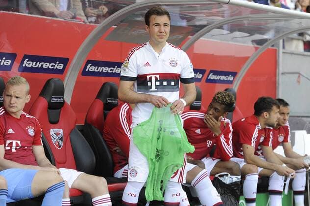 Mario GOETZE,GÖTZE (Bayern Muenchen), Reservebank,Ersatzbank,Ersatzspieler,Reservespieler,Bank,Ergaenzungsspieler,Aktion. Fussball 1. Bundesliga, 33 Spieltag, FC Ingolstadt-FC Bayern Muenchen 1-2.Deutscher Meister,Meisterschaft. am 07.05.2016 in Ingolstadt Deutschland.A U D I S P O R T P A R K .