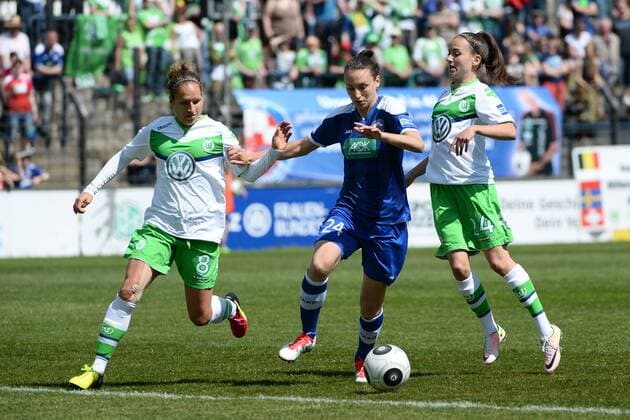 Fussball, Frauen, 1. Bundesliga, Saison 2015 2016 (21. Spieltag), 1. FFC Turbine Potsdam - VfL Wolfsburg, Babett Peter (Nr. 8, VfL Wolfsburg), Ilaria Mauro (Nr. 24, 1. FFC Turbine Potsdam) ,Nilla Fischer (Nr. 4, VfL Wolfsburg), 08.05.16,
