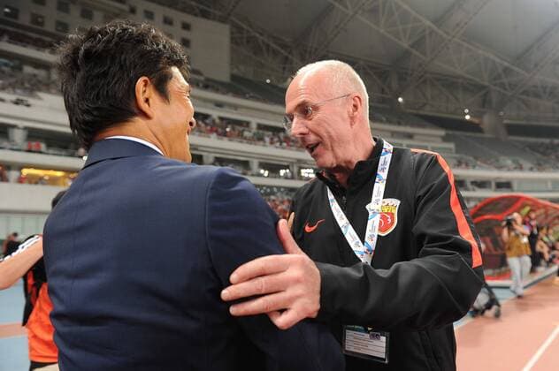 Head coach Sven-Goran Eriksson of China s Shanghai SIPG, right, interacts with Head coach Hiroshi Jofuku of Japan s FC Tokyo during the first half of their Round of 16 soccer match of the AFC Champions League 2016 in Shanghai, China, 24 May 2016. Wu Lei s dramatic injury-time winner put Sven-Goran Eriksson s Shanghai SIPG into the AFC Champions League quarter-finals against a dumbfounded FC Tokyo on Tuesday (May 24). The Japanese visitors were seconds away from Asia s last eight until Wu struck in the 91st minute for a 1-0 win, sparking chaotic celebrations among the SIPG players and fans. SIPG s win on the away goals rule, after the last-16 tie s first leg finished 2-1, means Eriksson s side have reached the quarter-finals at their first attempt after coming through qualifying. Although SIPG are debutants, the well-travelled former England coach has seasoned performers to call on including Elkeson and Dario Conca, who have both lifted the trophy with Guangzhou Evergrande. And it was Elkeson s rocket of a shot which rebounded to Wu, who tucked away the loose ball before wheeling away and being mobbed by his team-mates. SIPG will now believe fate is on their side as they fly the Chinese flag in the latter stages, after the demise of holders Evergrande and fellow big-spenders Jiangsu Suning. Wu s late winner puts Shanghai through AFC Champions League 20160524_12945