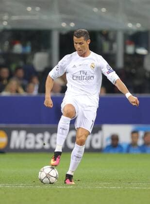 Cristiano RONALDO, Real Madrid 7 Einzelaktion mit Ball, Ganzfigur, Freisteller, Einzelbild, Hochformat, Aktion, Ganzkörper, Einzelaufnahmen, Action Ballannahme, Ballbehandlung REAL MADRID - ATLETICO MADRID Fussball UEFA Champions League, Final, Milano, Italy, June 28th, 2016 CL Saison 2015 2016