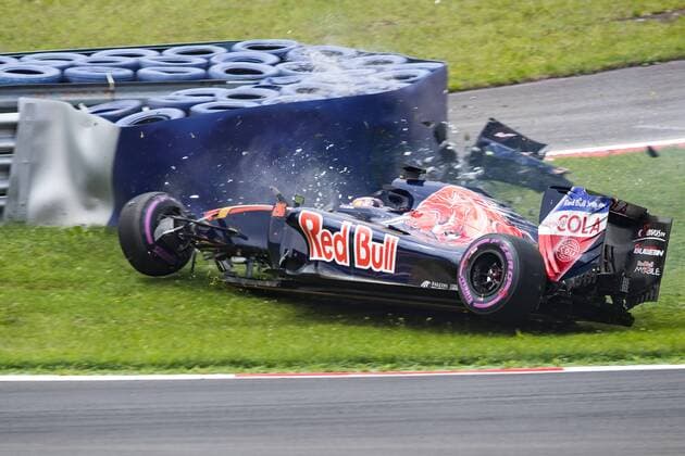 Formel 1, GP von Österreich, Crash von Daniil Kwjat 02.07.2016, Red Bull Ring, Spielberg, AUT, FIA, Formel 1, Grosser Preis von Oesterreich, Qualifying, im Bild Unfall von Daniil Kvyat (RUS) Scuderia Toro Rosso accident of Russian Formula One driver Daniil Kvyat of Scuderia Toro Rosso during the Qualifying for the Austrian Formula One Grand Prix at the Red Bull Ring in Spielberg, Austria on 2016 07 02. -Pressefoto Spielberg EP_gro