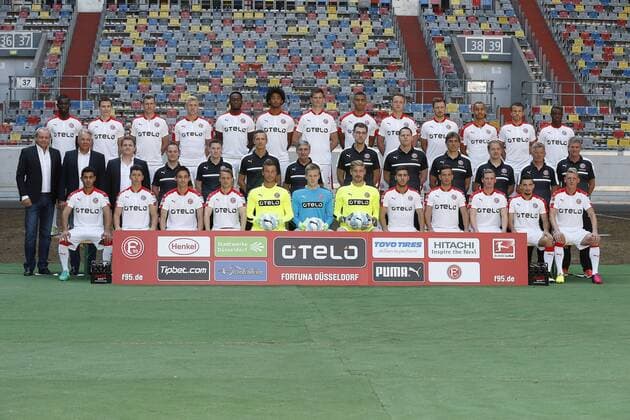 Düsseldorf, Deutschland, Offizieller Fototermin 1. Mannschaft Fortuna Düsseldorf , 2. Fußball- BL am 04.07.2016 in der Esprit Arena in Düsseldorf Hintere Reihe (v.li.ne.re.) Islas Bebou, Marcel Sobottka, Oliver Fink, Julian Koch,Maecky Ngombo, Emmanuel Iyoha, Alexander Madlung, Kevin Akpoguma, Robin Bormuth, Adam Botzek, Jerome Kiesewtter, Lukas Schmitz, Anderson Lucoqui Mittlere Reihe (v.li.n.re.) Mannschaftsarzt Dr. Ulf Blecker, Mannschaftsarzt Dr. Ulrich Keil, Mannschaftsarzt Dr.Thomas Wieczorek, Physiotherapeut Thomas Gucek, Physiotherapeut Marcel Verstappen, Chef-Physiotherapeut Carsten Fiedler, Mannschaftsbetreuer Aleksandar Spengler, Mannschaftsbetreuer Oliver Paashaus, Sportpsychologischer Coach Axel Zehle, Torwarttrainer Claus Reitmaier, Athletiktrainer Florian Klausner, Co-Trainer Peter Hermann, Cheftrainer Friedhelm Funkel Vordere Reihe (v.li.n.re.) Özkan Yildrim, Taylan Duman, Justin Toshiki Kinjo, Julian Schauerte, Michael Sensing, Tim Wiesner, Lars Unterstell, Kemal Rüzgar, Christian Gartner, Marion Ritter, Arianit Ferati,Axel Bellinghausen