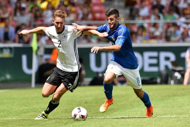 GER, UEFA U19 (U 19) EURO 2016, Vorrunde, Deutschland (GER) vs Italien (ITA) 11.07.2016, Mercedes Benz Arena, Stuttgart, GER, UEFA U19 (U 19) EURO 2016, First Round, Deutschland (GER) vs Italien (ITA), picture shows im Bild: Phil Neumann ( 2, Deutschland Germany (GER)) gegen Alberto Picci ( 8, Italien Italy (ITA) Foto © nordphoto Fabisch nordphotox xFabisch