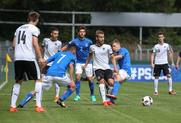 14.07.2016, xjfx, Fussball Europameisterschaft 2016 U19, Oesterreich - Italien, emspor v.l. Simone Edera (Italien),Sandi Lovric (Oesterreich),Nicolo Barella (Italien),Zweikampf, Action, Aktion, Battles for the Ball Reutlingen