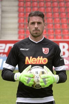 Porträttermin 2016 2017, GER, Deutschland, Continental Arena, Regensburg, 3.Liga, Liga 3, Herren, Fußball, Fussball, Saison 2016 2017, SSV Jahn Regensburg, SSV Jahn 2000, Portrait, Porträt, Vorstellung, Präsentation, Pressetermin, Einzelbild, Torwart, PHILIPP PENTKE