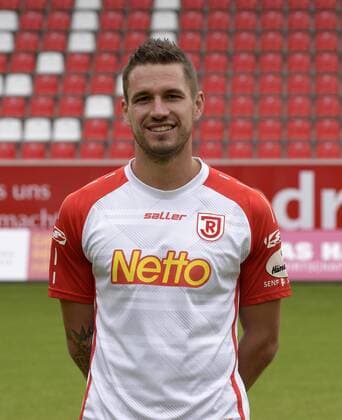Porträttermin 2016 2017, GER, Deutschland, Continental Arena, Regensburg, 3.Liga, Liga 3, Herren, Fußball, Fussball, Saison 2016 2017, SSV Jahn Regensburg, SSV Jahn 2000, Portrait, Porträt, Vorstellung, Präsentation, Pressetermin, Einzelbild, MARCO GRÜTTNER