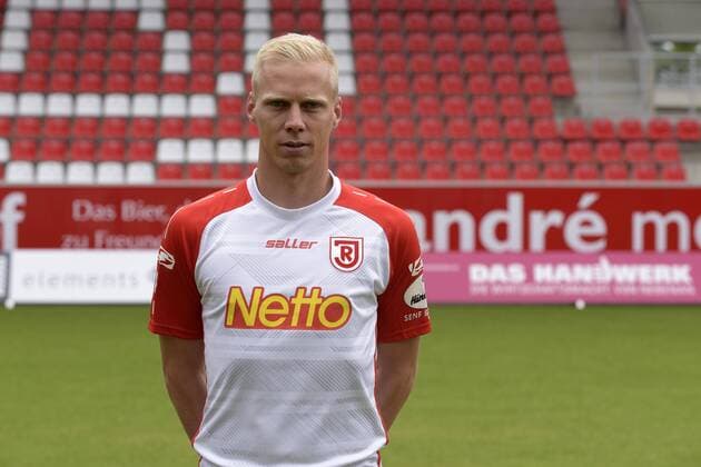 Porträttermin 2016 2017, GER, Deutschland, Continental Arena, Regensburg, 3.Liga, Liga 3, Herren, Fußball, Fussball, Saison 2016 2017, SSV Jahn Regensburg, SSV Jahn 2000, Portrait, Porträt, Vorstellung, Präsentation, Pressetermin, Einzelbild, UWE HESSE