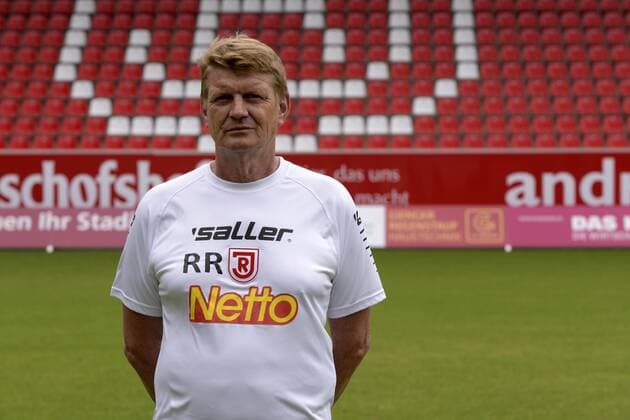 Porträttermin 2016 2017, GER, Deutschland, Continental Arena, Regensburg, 3.Liga, Liga 3, Herren, Fußball, Fussball, Saison 2016 2017, SSV Jahn Regensburg, SSV Jahn 2000, Portrait, Porträt, Vorstellung, Präsentation, Pressetermin, Einzelbild, REINHOLD REISINGER, Zeugwart