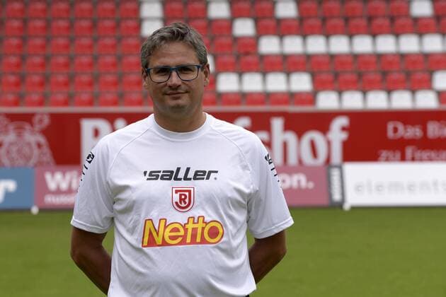 Porträttermin 2016 2017, GER, Deutschland, Continental Arena, Regensburg, 3.Liga, Liga 3, Herren, Fußball, Fussball, Saison 2016 2017, SSV Jahn Regensburg, SSV Jahn 2000, Portrait, Porträt, Vorstellung, Präsentation, Pressetermin, Einzelbild, WOLFGANG BRUMMER