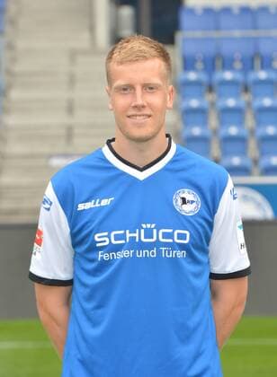 22.07.2016, Fussball, 2. LIGA, Saison 2016 2017, SCHÜCO-ARENA, BIELEFELD Fußball, GER, 2.BL, Portraittermin 2016 2017, Arminia Bielefeld Brian Behrendt (Arminia Bielefeld), Aktion, Einzelbild, Hoch, Portrait