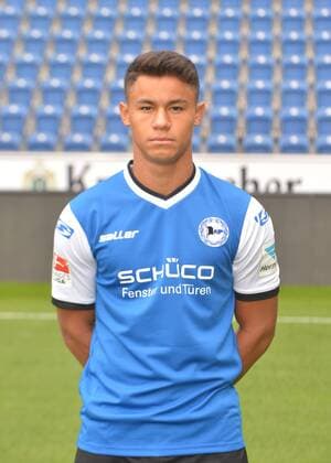 22.07.2016, Fussball, 2. LIGA, Saison 2016 2017, SCHÜCO-ARENA, BIELEFELD Fußball, GER, 2.BL, Portraittermin 2016 2017, Arminia Bielefeld Allan Firmino Dantas (Arminia Bielefeld), Aktion, Einzelbild, Hoch, Portrait