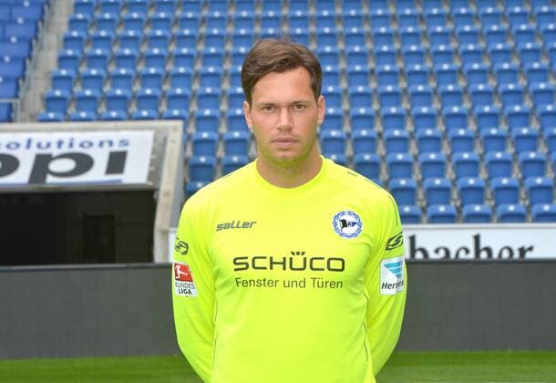 22.07.2016, Fussball, 2. LIGA, Saison 2016 2017, SCHÜCO-ARENA, BIELEFELD Fußball, GER, 2.BL, Portraittermin 2016 2017, Arminia Bielefeld Daniel Davari (Arminia Bielefeld), Aktion, Einzelbild, Quer, Portrait