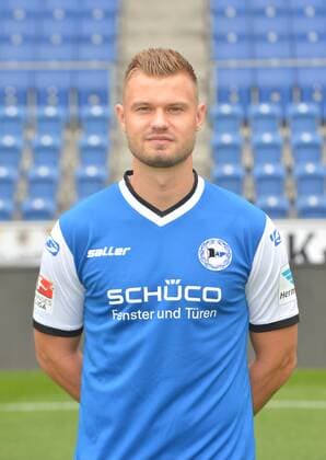 22.07.2016, Fussball, 2. LIGA, Saison 2016 2017, SCHÜCO-ARENA, BIELEFELD Fußball, GER, 2.BL, Portraittermin 2016 2017, Arminia Bielefeld Florian Hartherz (Arminia Bielefeld), Aktion, Einzelbild, Hoch, Portrait