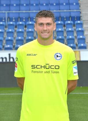 22.07.2016, Fussball, 2. LIGA, Saison 2016 2017, SCHÜCO-ARENA, BIELEFELD Fußball, GER, 2.BL, Portraittermin 2016 2017, Arminia Bielefeld Wolfgang Hesl (Arminia Bielefeld), Aktion, Einzelbild, Hoch, Portrait