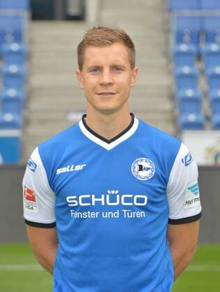 22.07.2016, Fussball, 2. LIGA, Saison 2016 2017, SCHÜCO-ARENA, BIELEFELD Fußball, GER, 2.BL, Portraittermin 2016 2017, Arminia Bielefeld Tomasz Holata (Arminia Bielefeld), Aktion, Einzelbild, Hoch, Portrait