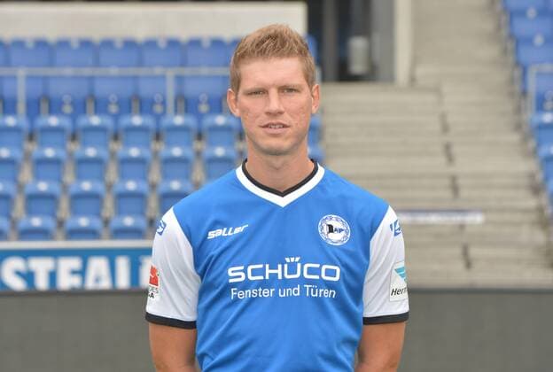 22.07.2016, Fussball, 2. LIGA, Saison 2016 2017, SCHÜCO-ARENA, BIELEFELD Fußball, GER, 2.BL, Portraittermin 2016 2017, Arminia Bielefeld Fabian Klos (Arminia Bielefeld), Aktion, Einzelbild, Quer, Portrait