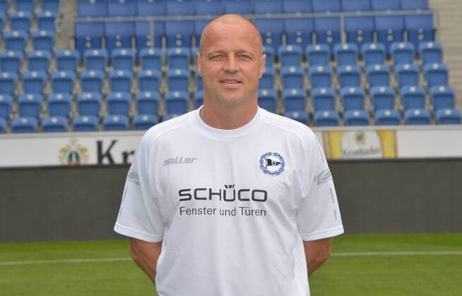 22.07.2016, Fussball, 2. LIGA, Saison 2016 2017, SCHÜCO-ARENA, BIELEFELD Fußball, GER, 2.BL, Portraittermin 2016 2017, Arminia Bielefeld Mike Krannich (Co-Trainer Arminia Bielefeld), Aktion, Einzelbild, Quer, Co-Trainer, Assistenztrainer