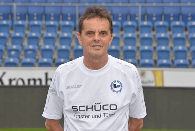 22.07.2016, Fussball, 2. LIGA, Saison 2016 2017, SCHÜCO-ARENA, BIELEFELD Fußball, GER, 2.BL, Portraittermin 2016 2017, Arminia Bielefeld Dr. Günter Neundorf (Mannschaftsarzt Arminia Bielefeld), Aktion, Einzelbild, Quer, Portrait