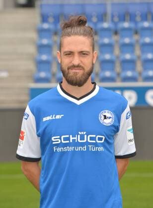 22.07.2016, Fussball, 2. LIGA, Saison 2016 2017, SCHÜCO-ARENA, BIELEFELD Fußball, GER, 2.BL, Portraittermin 2016 2017, Arminia Bielefeld David Ulm (Arminia Bielefeld), Aktion, Einzelbild, Hoch, Portrait