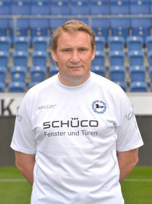 22.07.2016, Fussball, 2. LIGA, Saison 2016 2017, SCHÜCO-ARENA, BIELEFELD Fußball, GER, 2.BL, Portraittermin 2016 2017, Arminia Bielefeld Dirk Westerhold (Betreuer Arminia Bielefeld), Aktion, Einzelbild, Hoch, Portrait